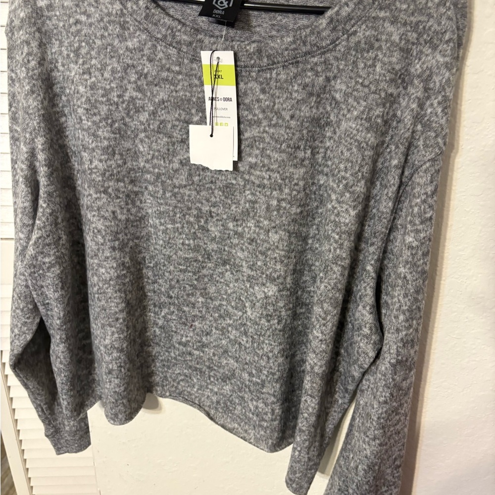 Agnes & Dora Heather Gray Crew Neck Cropped Sweater. NWT. - Picture 13 of 14